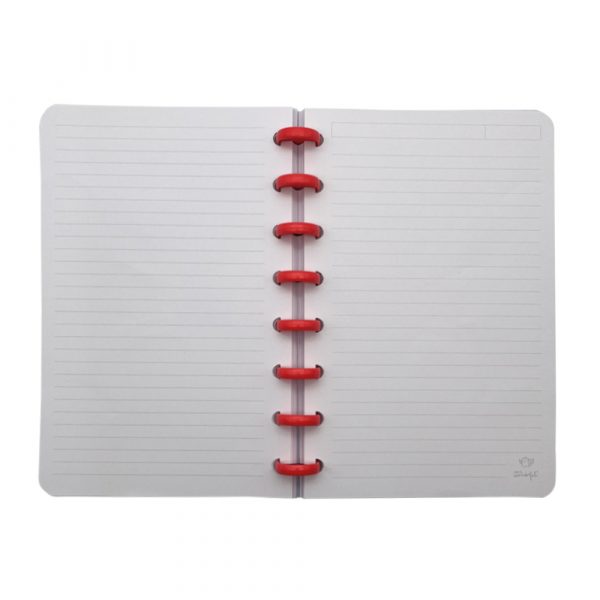 quaderno con fragole formato A5 con pagine a righe con speciali anelli per riposizionare le pagine