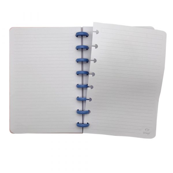 quaderno ad anelli rosa a quadretti con pagine riposizionabili